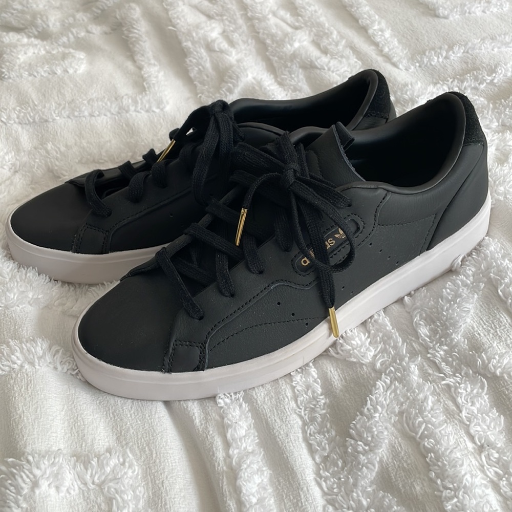 Adidas sleek black shoes 8 womens